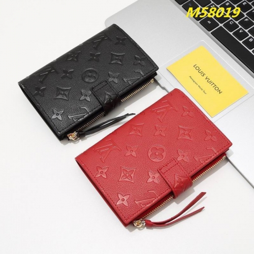 AAA--L...V... Wallets 4932