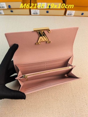 AAA--L...V... Wallets 5127
