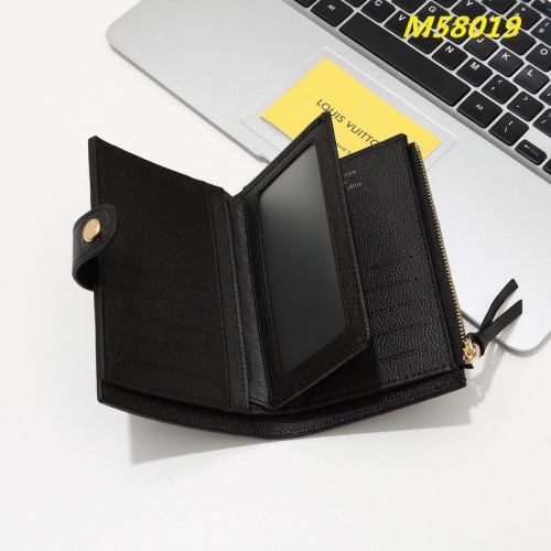 AAA--L...V... Wallets 4927