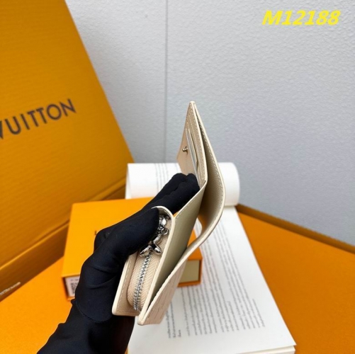 AAA--L...V... Wallets 4689