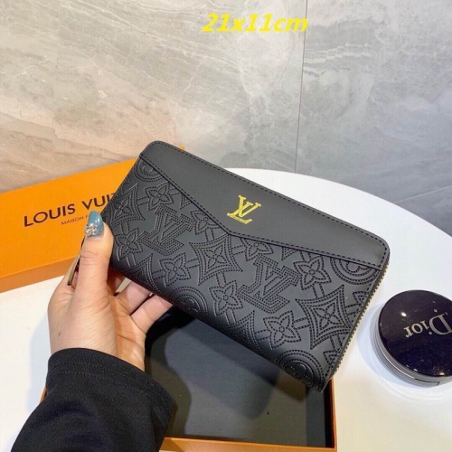 AAA--L...V... Wallets 4900