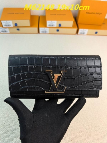 AAA--L...V... Wallets 5138