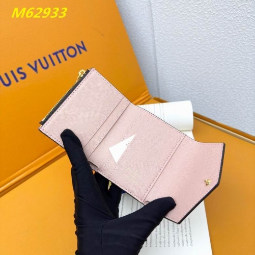 AAA--L...V... Wallets 4841