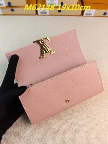 AAA--L...V... Wallets 5128