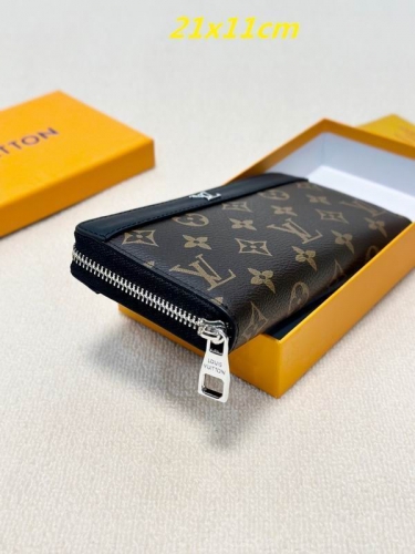 AAA--L...V... Wallets 4886