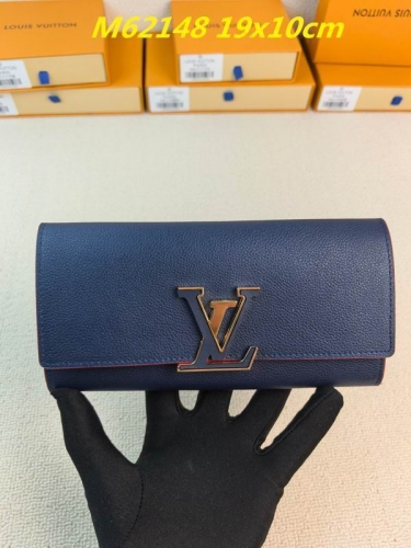AAA--L...V... Wallets 5134