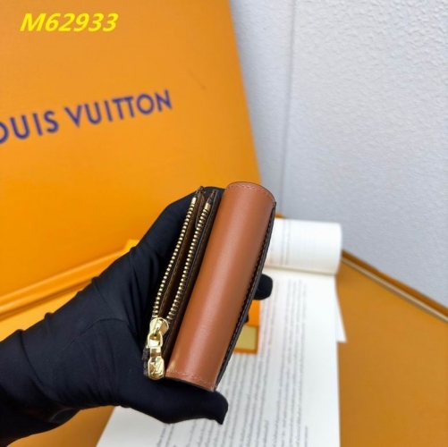 AAA--L...V... Wallets 4834