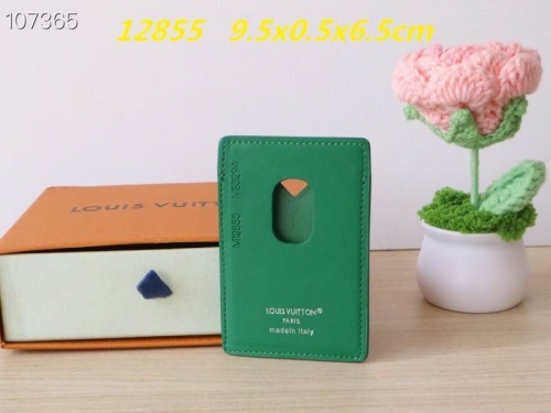 AAA--L...V... Wallets 4937