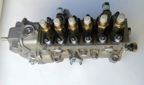 小松S6D125-2 发动机燃油泵总成6151-72-1181