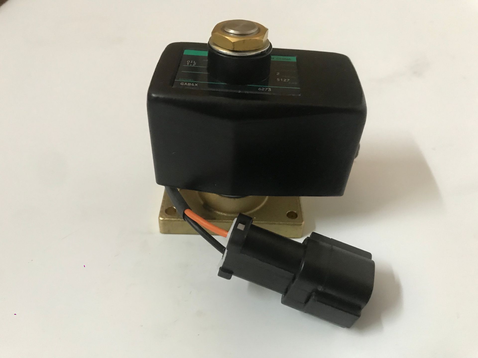 KOMATSU 714-07-16730 SOLENOID ASS'Y