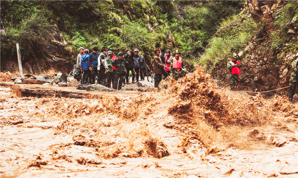 S272 Monitoreo de lluvia y alerta temprana de inundaciones de montaña