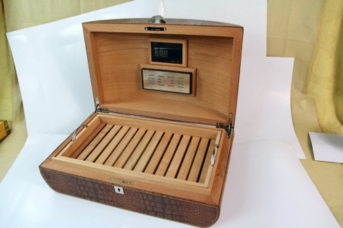 Wood cigar box