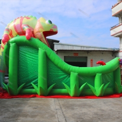 Diapositiva inflable de lagarto