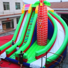 Escorrega inflável de playground