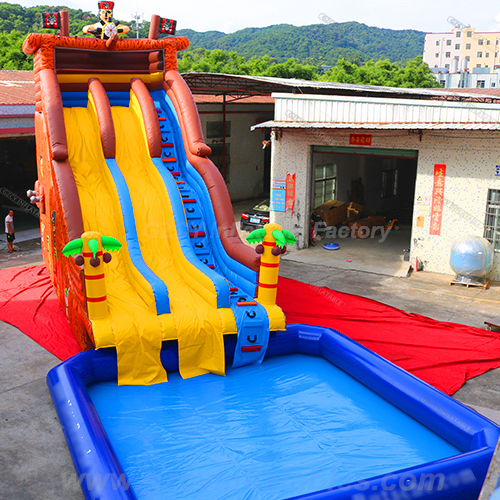 Slide pirata inflável com piscina