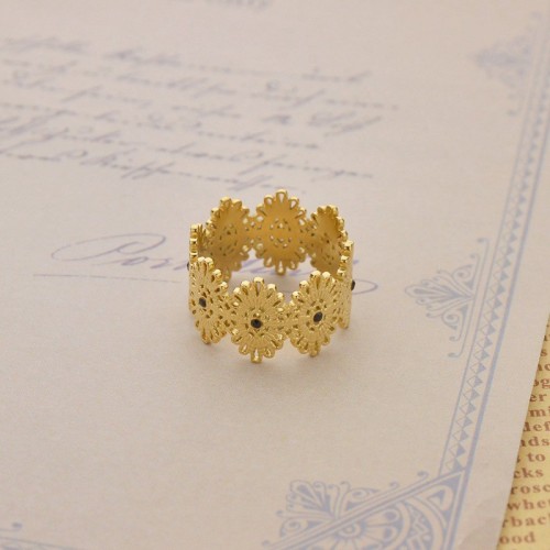 Lace inspired ring with black cubic zirconia in 14k gold plating