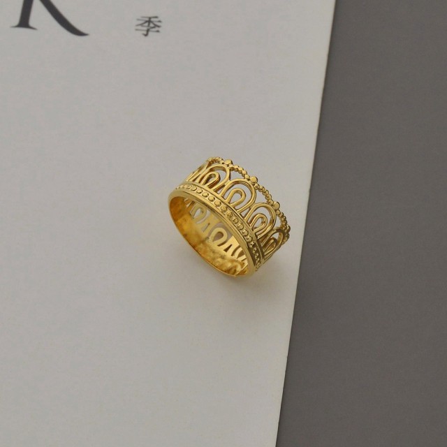 Crown inspired statement ring in 14k gold plating stainless steel