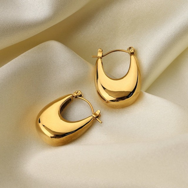 Hobo bag inspired minimalist hoop earrings in gols plating