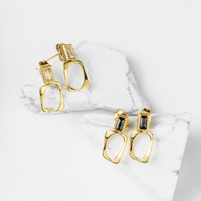 Rectangular stainless steel earrings with zircon / Boucle d'oreilles en acier inoxydable