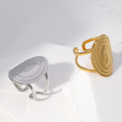 Exaggerated Textured Oval Stainless Steel opening Adjustable ring / Bague réglable en acier inoxydable