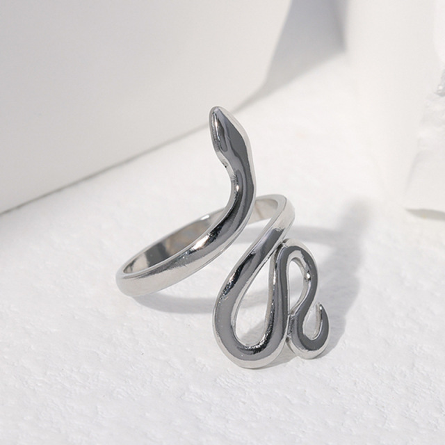Polished Snake Design Wrap Stainless Steel Adjustable Cuff ring / Bague réglable en acier inoxydable