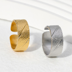 18K Gold PVD Coated Stainless Steel Opening Textured Wide Ring / Bague ouverte en acier inoxydable