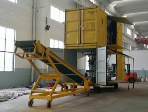 Weighing and bagging machine in mobile container