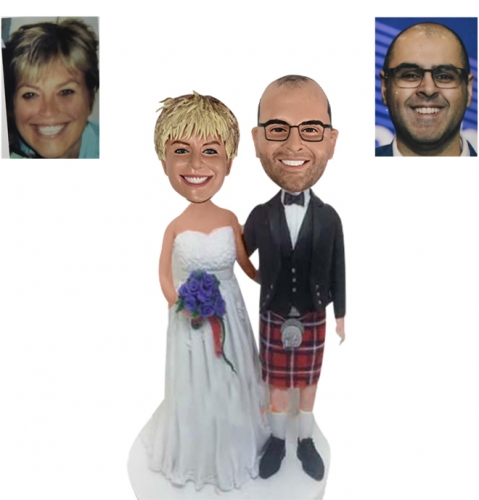 Wedding bobbleheads with groom in kilt