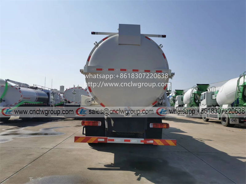 Sinotruk HOWO 6x4 20m3 vacuum sewage suction truck
