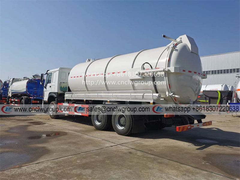 Sinotruk HOWO 6x4 20m3 vacuum sewage suction truck