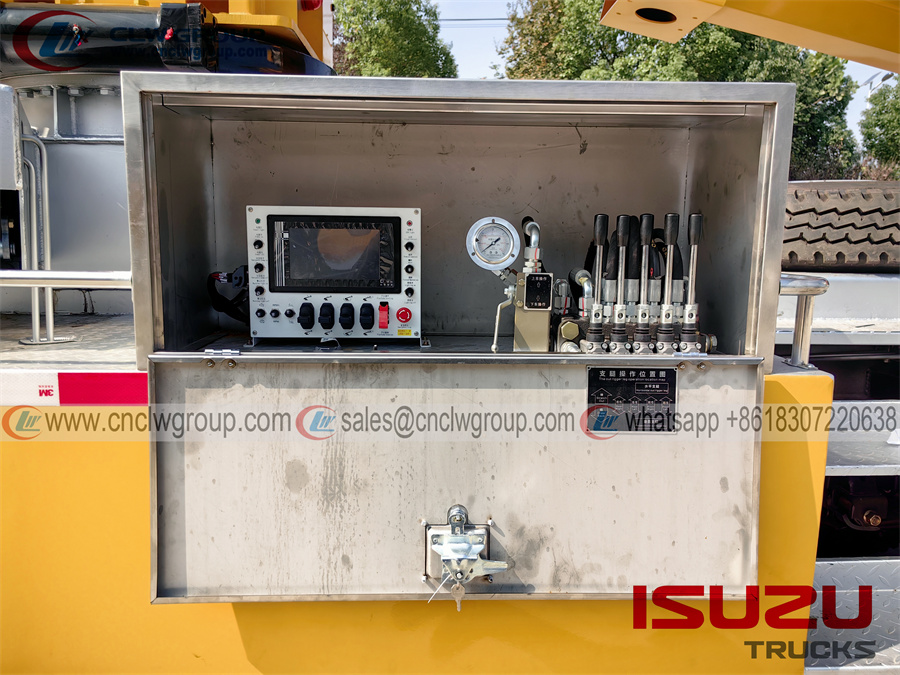 Isuzu frr 45m telescopic aerial truck mounted boom man lift platform bucket