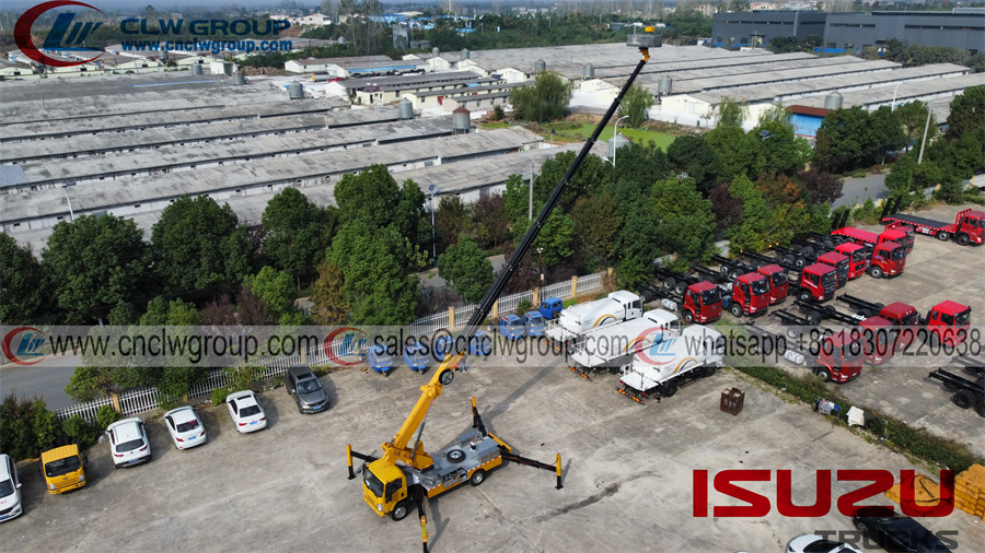 Isuzu frr 45m telescopic aerial truck mounted boom man lift platform bucket