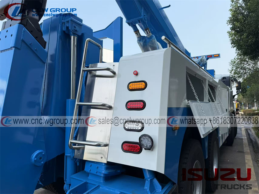 ISUZU GIGA 8x4 30 40 ton rotator crane wrecker towing service truck