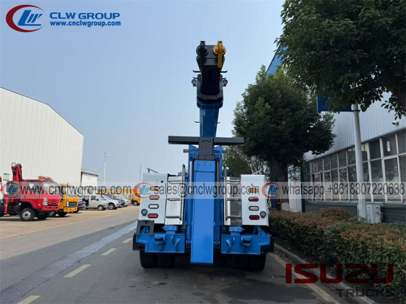 ISUZU GIGA 8x4 30 40 ton rotator crane wrecker towing service truck