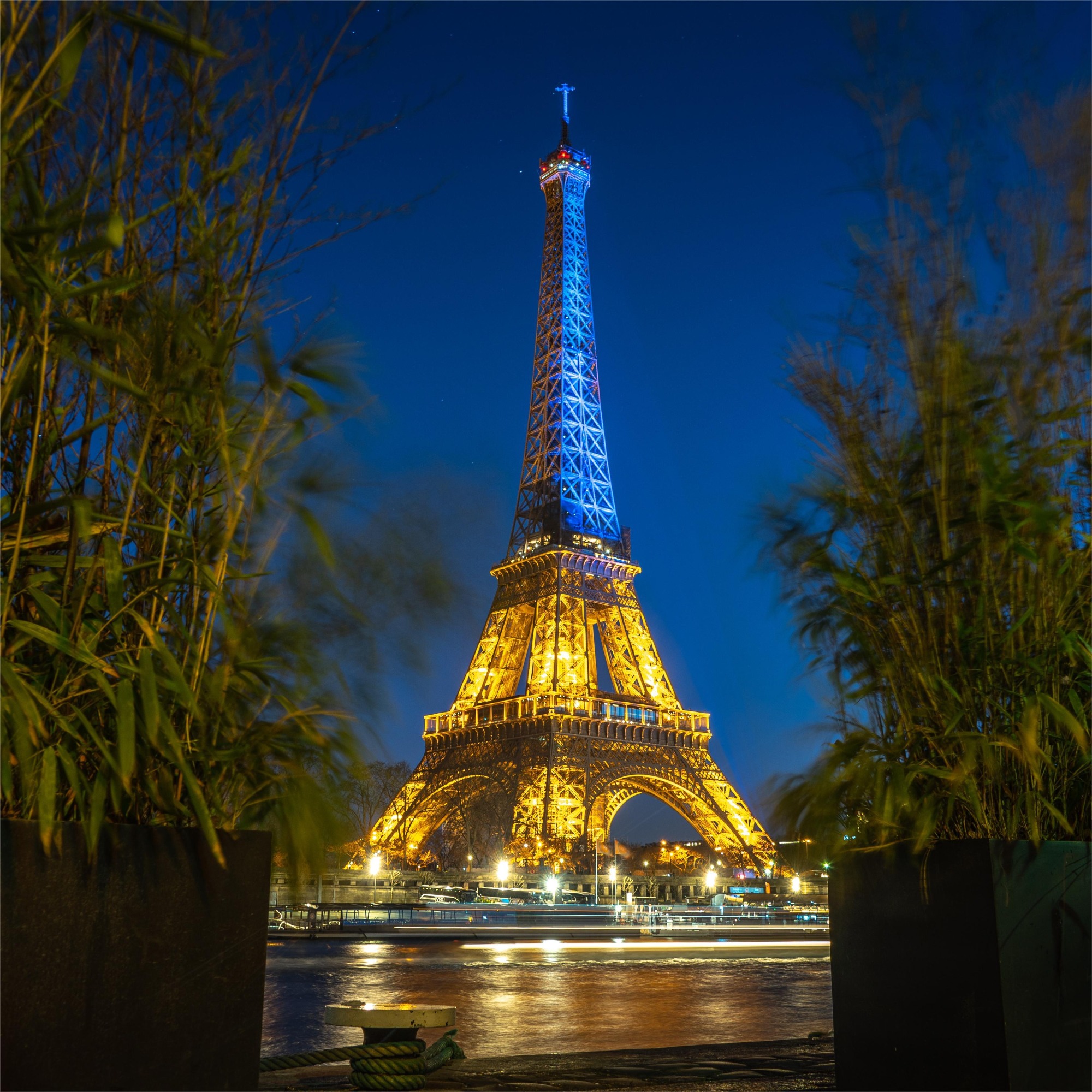Eiffel Tower shortens lighting time at night