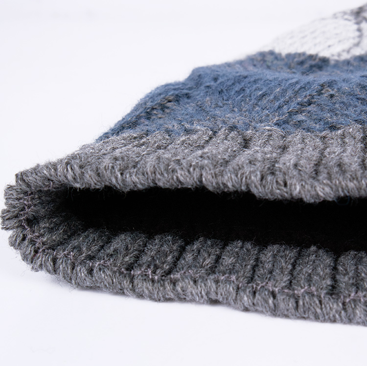 gradient-cable-skull-beanie