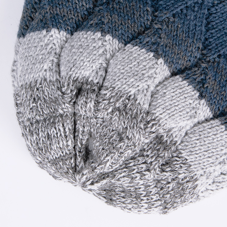gradient-cable-skull-beanie