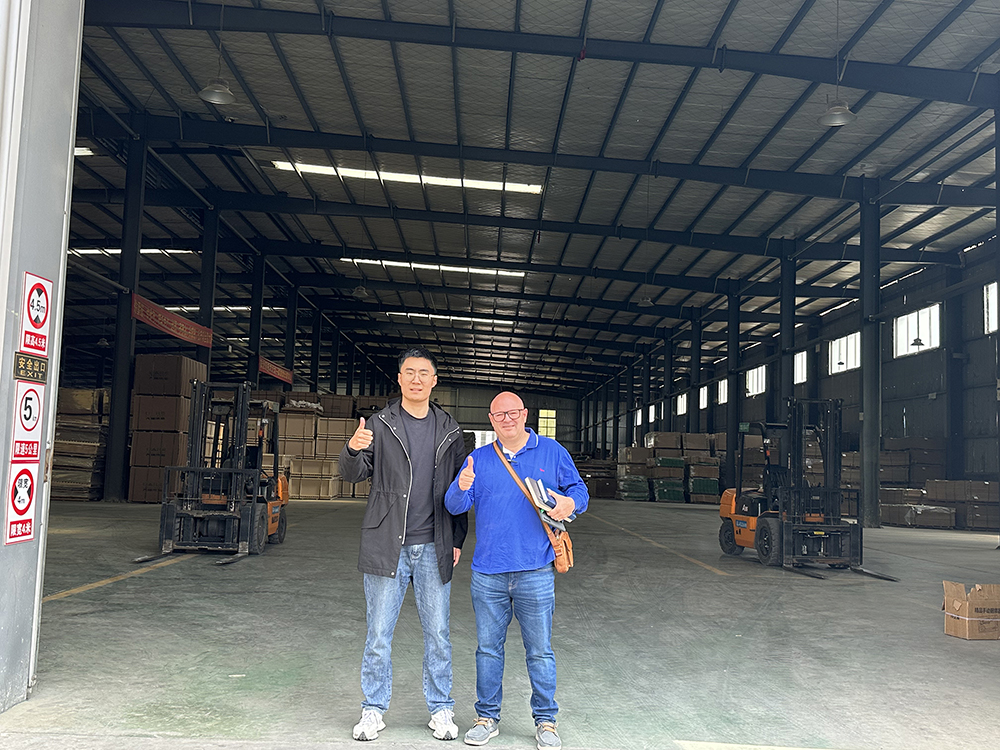 Mexican Client Visits Our Factory and Expresses High Satisfaction with Our Synchronized Board