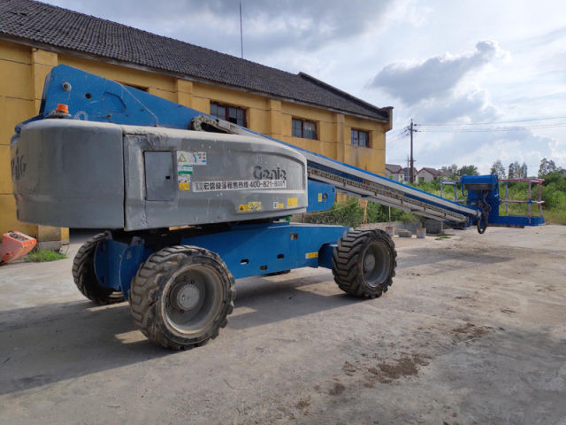 2014 Genie S80X boom lift