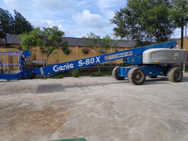 2014 Genie S80X boom lift