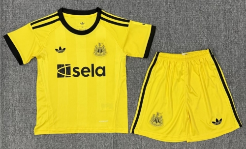 Kids 2025/26 Newcastle United Goalkeeper Yellow Kids/Youth Soccer Uniform-522/208