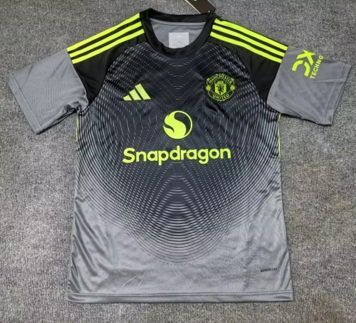 2025/26 Manchester United Goalkeeper Black & Gray Thailand Soccer Jersey AAA-312