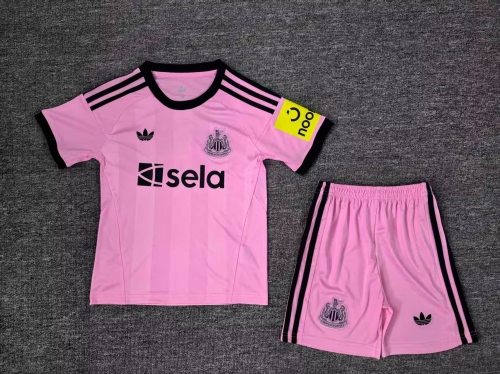 Kids 2025/26 Newcastle United Goalkeeper Pink Kids/Youth Soccer Uniform-208/522