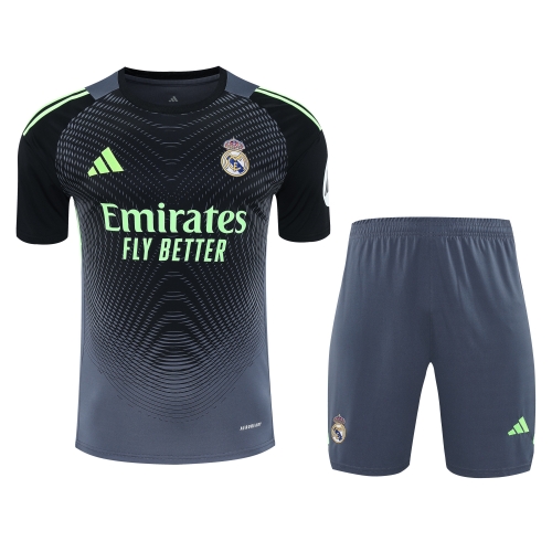 2025/26 Rea Madrid Goalkeeper Black & Gray Thailand Soccer Training Uniform-418