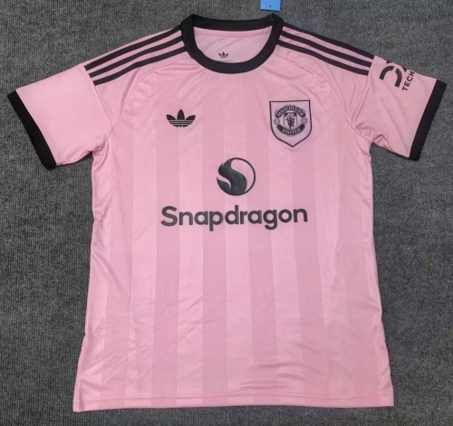 2025/26 Manchester United Goalkeeper Pink Thailand Soccer Jersey AAA-312