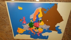 Carte en bois de l'Europe Panneau de plancher Puzzle Montessori Outils d'enseignement des sciences culturelles de la maternelle