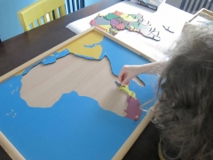 Carte en bois de l'Afrique Panneau de plancher Puzzle Montessori Outils d'enseignement des sciences culturelles de la maternelle