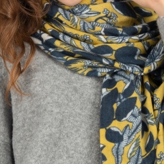 basic acrylic scarf