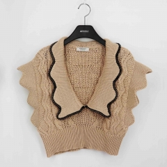 KNIT TOP WITH CONTRAST COLLAR