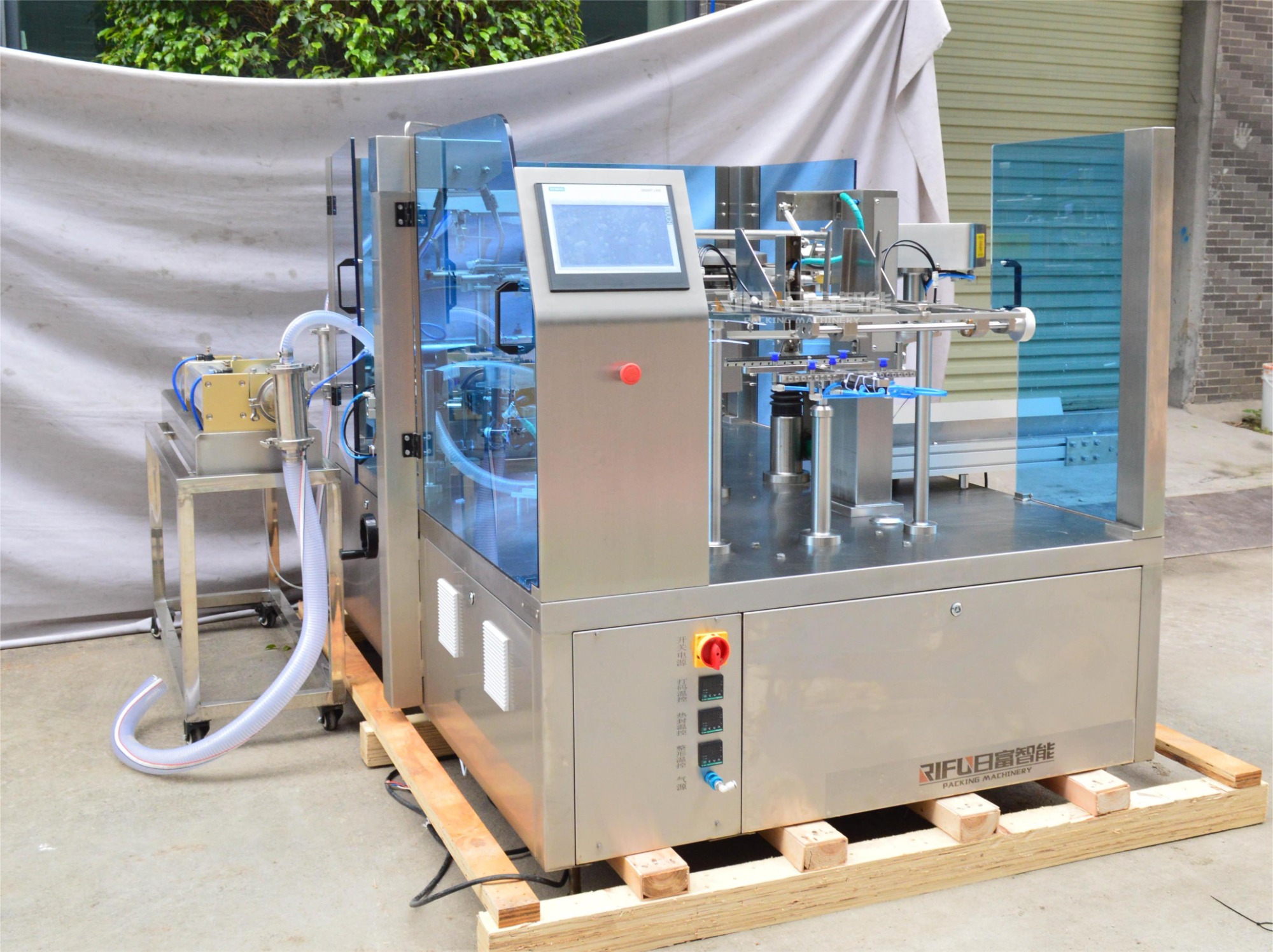 Fully automatic multifunctional quantitative rotary liquid pre-made bag packaging machine for detergent laundry shampoo